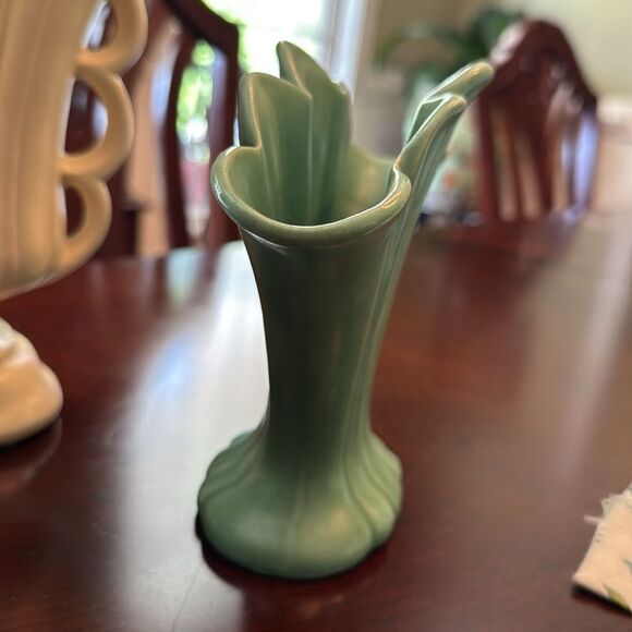 Elegant Green Ceramic Vase - Picture 4 of 6